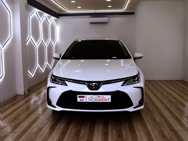 Toyota Corolla 2022, սպիտակ