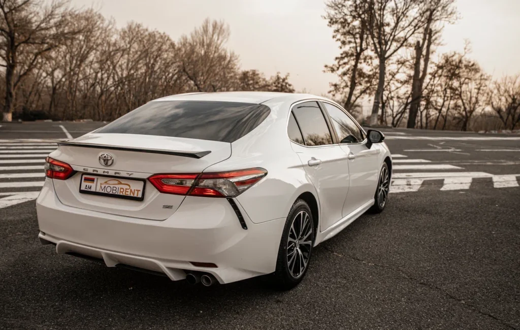 Toyota Camry 2018 — լուսանկար 3