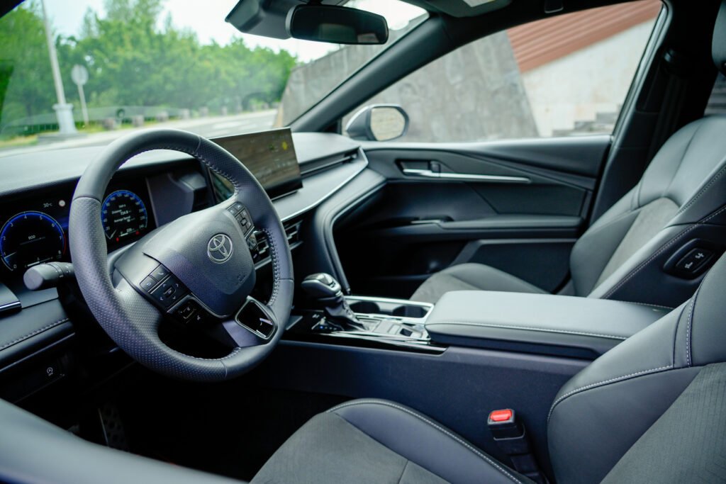 Toyota Camry 2024 — լուսանկար 5