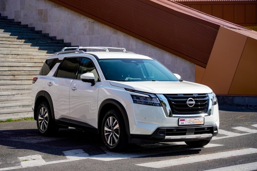 Nissan Pathfinder 2024 — լուսանկար 1